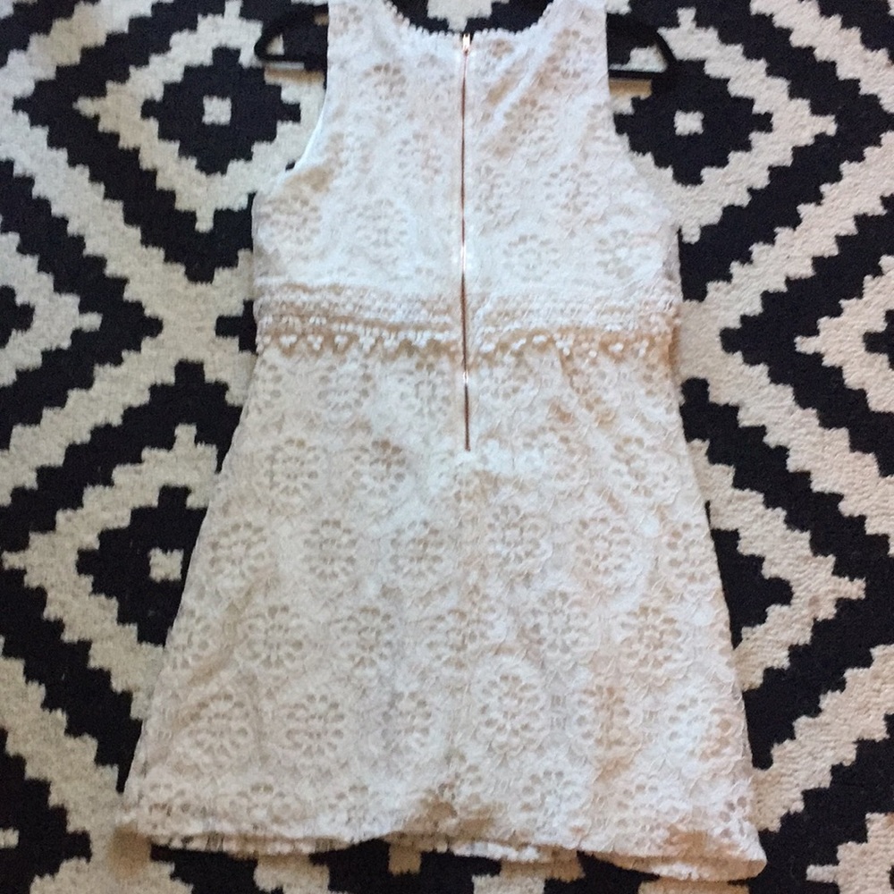 Cream lace dress - Picture 2 of 3